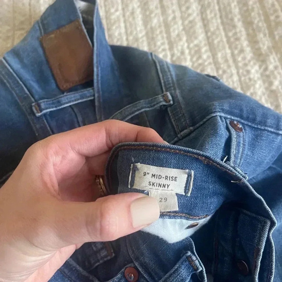 Madewell dark wash 9” mid-rise skinny jeans size 29 raw hem ankles - Picture 5 of 9